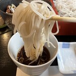 二八そば 一貴 - つゆにチョこっと付けて…