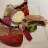 アドゥエパッシ - (2)炙ったイサキのカルパッチョ