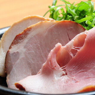 部位ごとに異なる味わい「3種の豚チャーシュー」