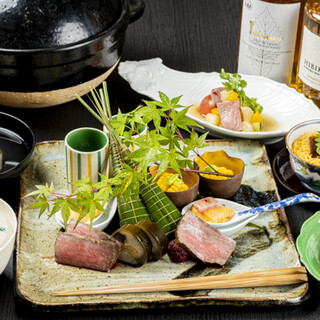 彩り豊かな季節の京料理や極上の肉料理が愉しめる4つのコース
