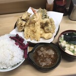 いもや - 「天ぷら定食」（汁附き、ご飯大盛、1,000圓）
「はも」（山口産、二つ、300圓」
「まひたけ」（150圓）。