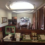 竹やぶ - 入口から店内をみる