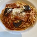 ジョリーパスタ - ベーコンと茄子のトマトソース