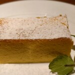 世田谷テーブル - マンゴーのチーズケーキ 935円