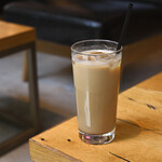 ヤホ コーヒーロースター＆ワインバー - ドリンク写真:ヤホ ラテ(ICED / R)@税込750円