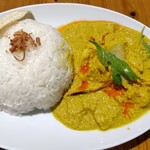 アジアン屋台 チャオパリバール - タイ風シーフードカレー炒めセット