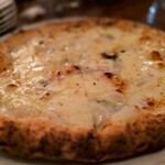 ピッツェリア キアッキェローネ - クアトロフォルマッジ