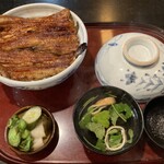  うなぎ川菊 - 鰻丼　鰻重より鰻の量が多い