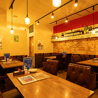 木の温もりを感じるモダンな空間で乾杯♪立食時100名様まで可