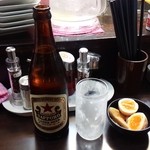 めだかタンタン - 赤星とお通し（メンマ + 味玉）