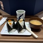 おにぎりこんが - お椀と比較して分かる通り普通サイズでも大きい