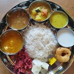インド料理 EMPO - 料理写真:3種盛りカレー。本格的過ぎて私には少々食べづらかったかも？好きな人は大好きだと思います！