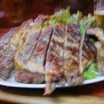 初ちゃん - （2014.9.18）ステーキ♪（驚いてブレたか？）