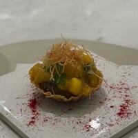 Maison DIA Mizuguchi - 宮崎アップルマンゴーと北海道蜂蜜にフォアグラのテリーヌを合わせたタルト❗️