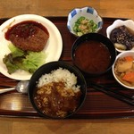 Buju - ランチタイムの定食、税込み680円
