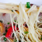 博多屋ラーメン - バリカタのストレート細麺