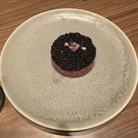 焼肉うしごろ 新宿三丁目店 - 生肉とキャビア