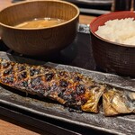 炭火焼干物定食 しんぱち食堂 - 