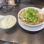 来来亭 - サービスのライスと共に