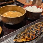 炭火焼干物定食 しんぱち食堂 - 