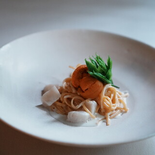 函館産生ウニのとホタテのクリームソース自家製麺タリオリーニ