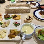 マルシェダイニング「ネン」 - 阪神百貨店名物「いかやき」も（真ん中スープの上）