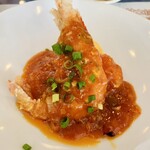 城北飯店 - ソフトシェルシュリンプのチリソース、テツマEMたまごのスクランブルエッグを添えて