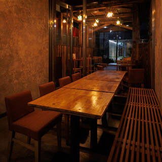 和モダンな上質空間で、こだわりの逸品料理を堪能。