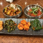 焼肉 スタミナ苑 - アメーラトマトキムチ850円
      アボカドキムチ580円
      キムチ盛り合せ979円