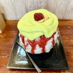 Parlor Vinefru 銀座 - 苺とピスタチオエスプーマのかき氷