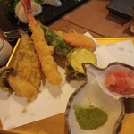 京出汁おでんと旬菜天ぷら 鳥居くぐり 横浜店 - 天麩羅盛り合わせ