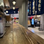 アゲダチ - 味のある木製カウンター(椅子有）