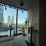 アゲダチ - 開放感あふれる店内