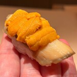 鮨 一幸 - 鮑(山口)赤雲丹(山口) 握り