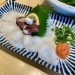 豊洲市場 さかな酒場 魚星 - ポン酢とあったが、醤油と、付属の胡麻や南下で食べました