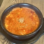 鄭家 コムタン - スンドゥブチゲ　辛口　950円(税込)