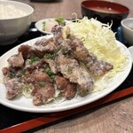 ひるとんヨルホル 安本  - 豚のからあげ定食