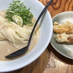 手打ちうどん 温羅 - with ちくわ天