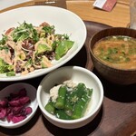 和カフェyusoshi chano-ma - マグロとアボカドの明太子どんぶり♡