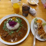 SPICY CURRY KUSUKUSU 白壁店 - Aセット(チキンマルワニカリー、マンゴージュース)とスパイス唐揚げ