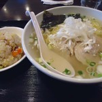 萬福菜館 - 「塩ラーメンと半炒飯セット」600円也。税込。