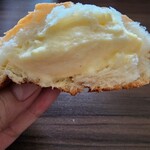 パン工房ぐるぐる - クリームパン（中身）