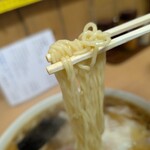 大宮大勝軒 - 少し縮れた細麺