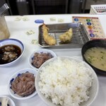 天麩羅処ひらお 本店 - イカの塩辛がご飯のお供、大根おろしと真黒天つゆが大好きな味
