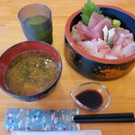 お食事処 祭 - 海鮮丼(税込2,600円)