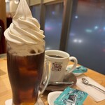 コメダ珈琲店 - ドリンク写真:クリームコーヒー、たっぷりコメダブレンド