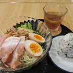 ひよの - 冷やしラーメンサラダ風600円＋おにぎり150円