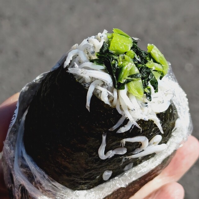 おにぎり美味いんだな 徳島県] 西日本で話題の「道の駅くるくる なると」内に おにぎりと