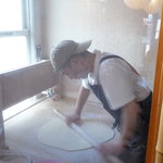 大助うどん - 大将が麺をうっている様子です。