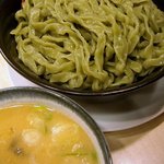 江戸甘 - こちらは色鮮やかな翡翠麺（七彩）